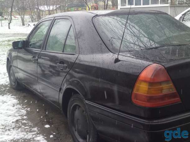 Автомобиль Mercedes, фотография 3