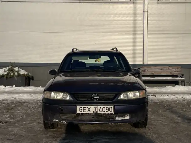 Автомобиль Opel Vectra B универсал 2.0 бензин, фотография 3