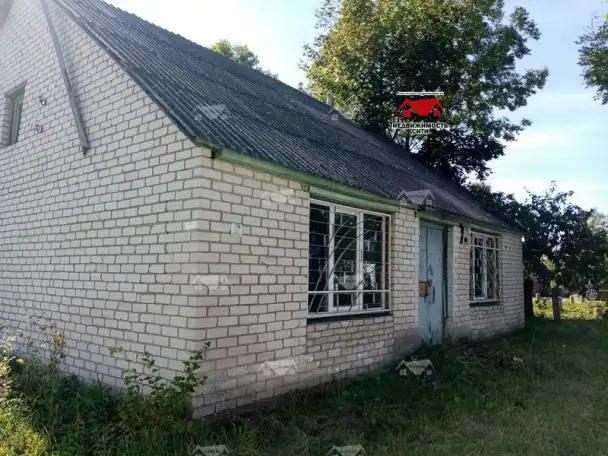 Здание магазина рядом сразу с двумя озерами - Нарочь и Мястро, фотография 3