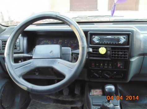 Легковая машина Renault, фотография 3