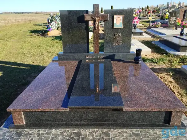 Памятники 