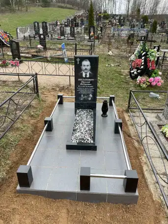 Памятники из чёрного и цветного гранита.Благоустройство, фотография 2