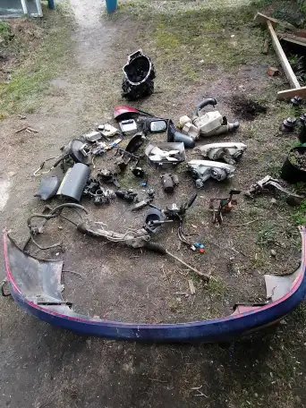 Запчасти на Mazda 323 BA, фотография 7