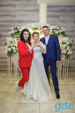 Ведущая и DJ, музыкальное и световое сопровождение, фотография 1