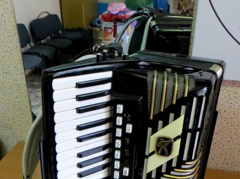 Аккордеон HOHNER Imperator 5s - пятиголосный, готово-выборный инструмент., фотография 3