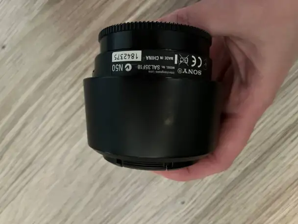 объектив Sony DT 35mm f/1.8 SAM (SAL35F18, фотография 2
