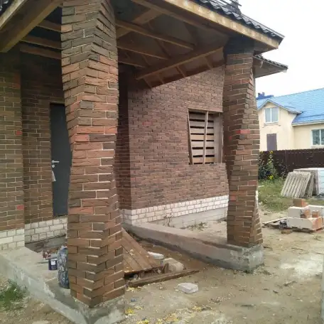 Столбы на забор, облицовка дома, фотография 2