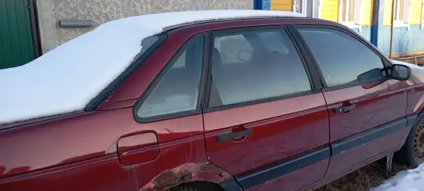 Продаётся автомобиль Фольксваген Пассат B-3.1988 года выпуска.Есть два парога к авто и две арки.Новый аккумулятор.700у.е, фотография 2