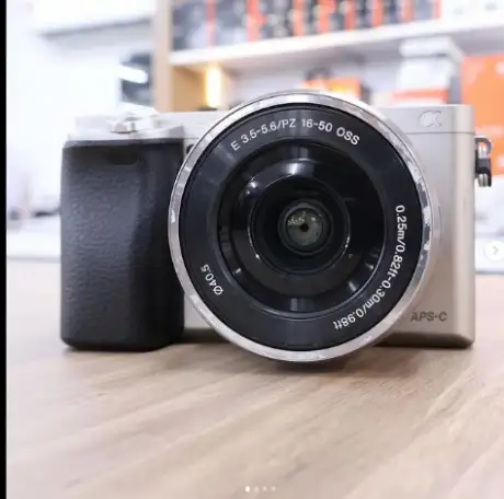 Sony A6000  комплект объективов 16-50 мм серебристый, фотография 1