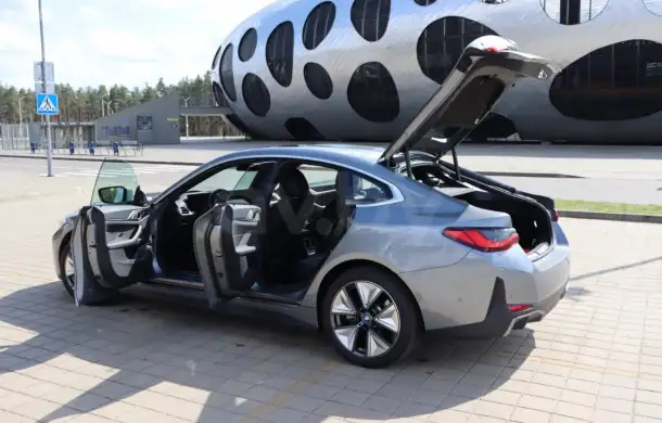 BMW i4, фотография 4