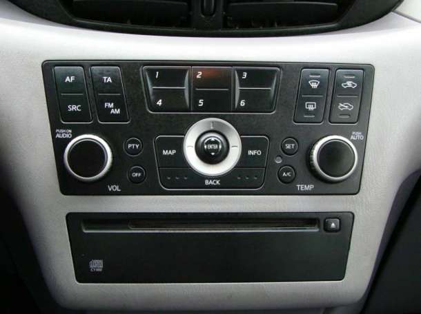 Экономичный микровэн Nissan Almera Tino 2.2 dCi, фотография 2