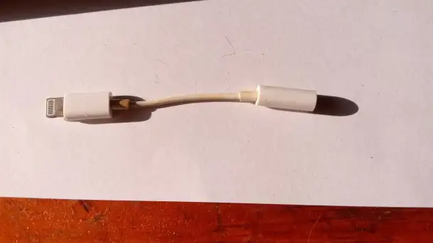 Адаптер Apple Lightning - Jack 3.5 мм, фотография 1