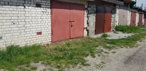 родам капитальный гараж с оформлением через БТИ по ул Фортечной в Бресте. Размер гаража 4,23х6,07 с подвалом, фотография 1