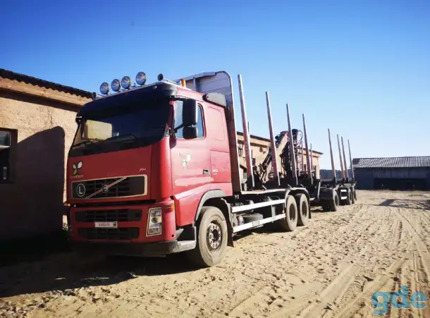 Лесовоз VOLVO FH12 с манипулятором и полуприцепом, фотография 2