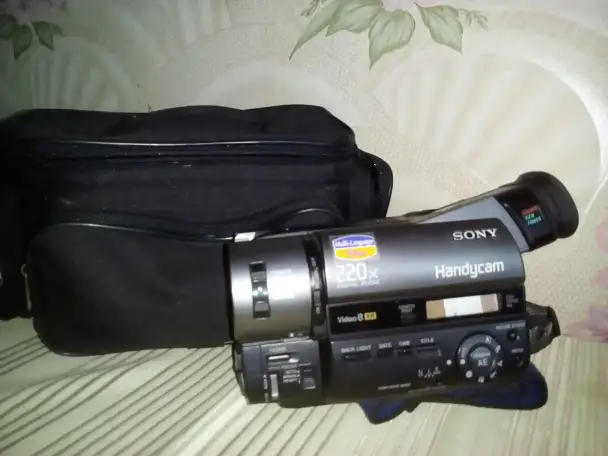 продам видеокамеру  SONY CCD-TR512E, фотография 1