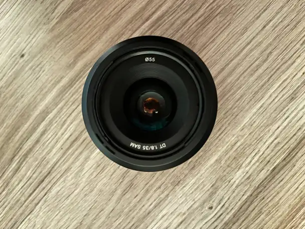 объектив Sony DT 35mm f/1.8 SAM (SAL35F18, фотография 3