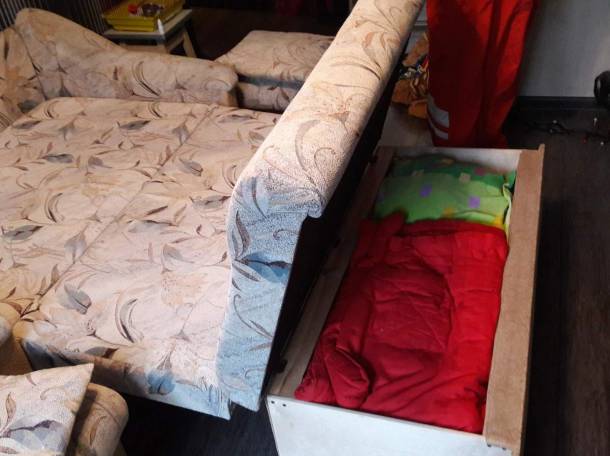 Диван-кровать с пуфиками , фотография 3