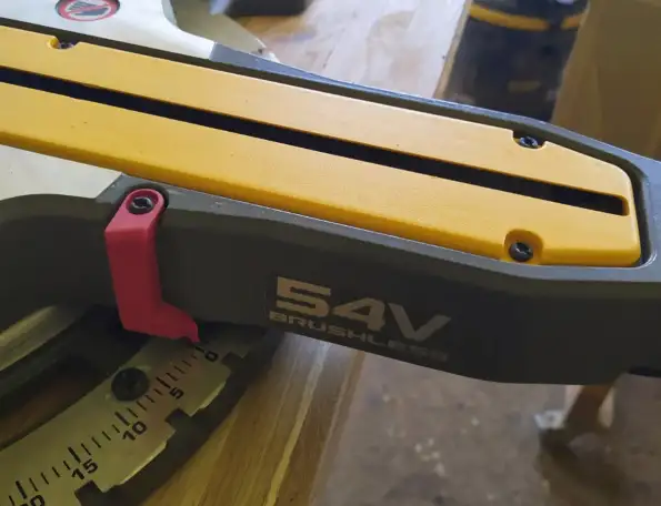 Торцовочная аккумуляторная пила DeWALT DCS781N., фотография 7