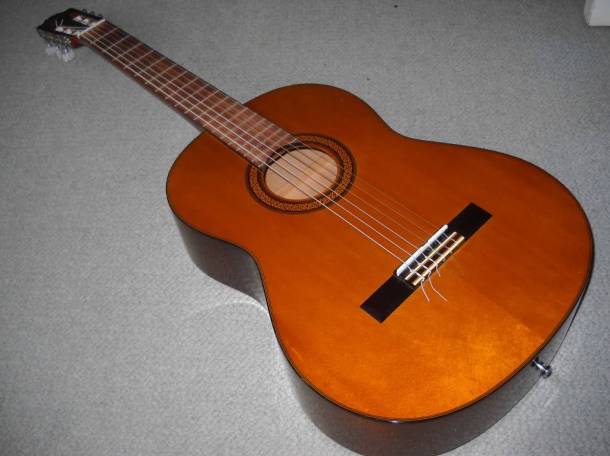 Полноразмерная классическая гитара YAMAHA C40, фотография 1