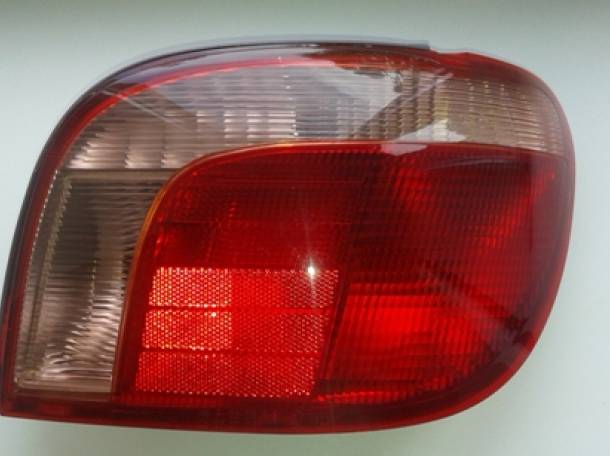 фонарь задний правый к toyota yaris, фотография 1