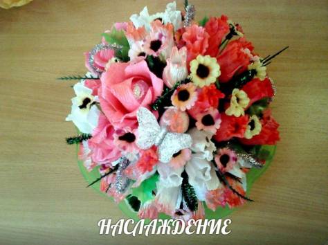 Корзинки из цветов с конфетами., фотография 5