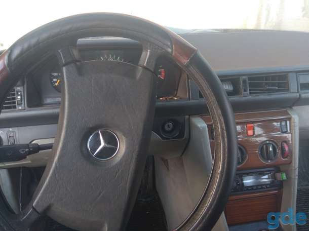 Машина Mercedes-Benz E-Class, фотография 1