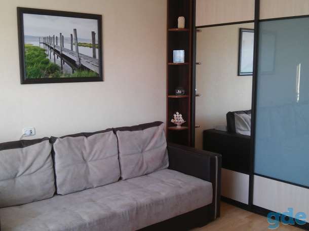 Сдается квартира на сутки, улица Горбатова 4, фотография 1