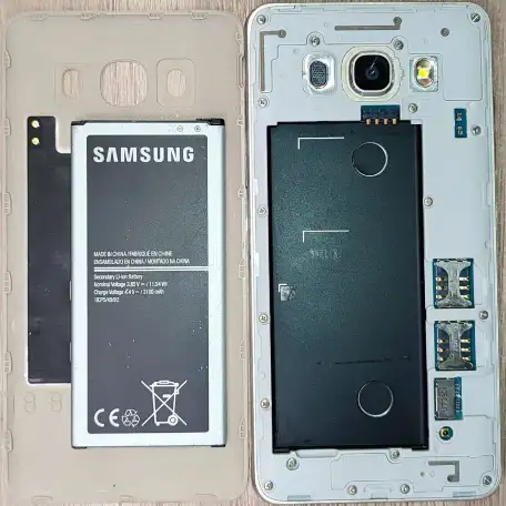 Смартфон Samsung Galaxy J5 2016, фотография 7