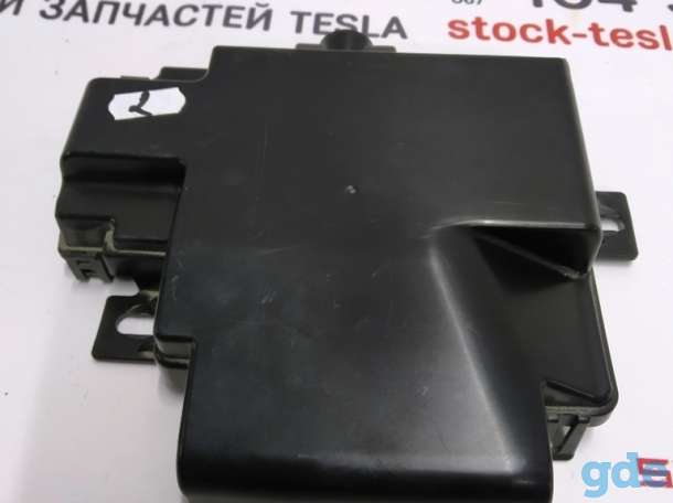 Зап. части для авто Tesla. Крышка блока предохранителей DUAL MOTOR Tesla model SCC FUSEBOX, BATT, фотография 1