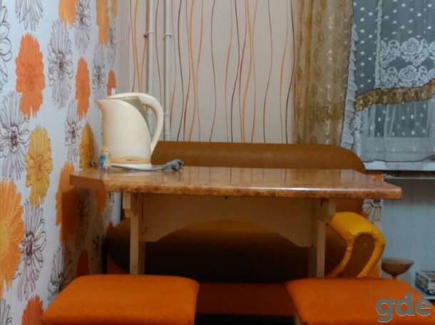 Сдаю двухкомнатную квартиру в центре города, улица Красноармейская 15, кв 42, фотография 2