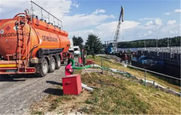 Перекачка светлых и тёмных нефтепродуктов, фотография 1