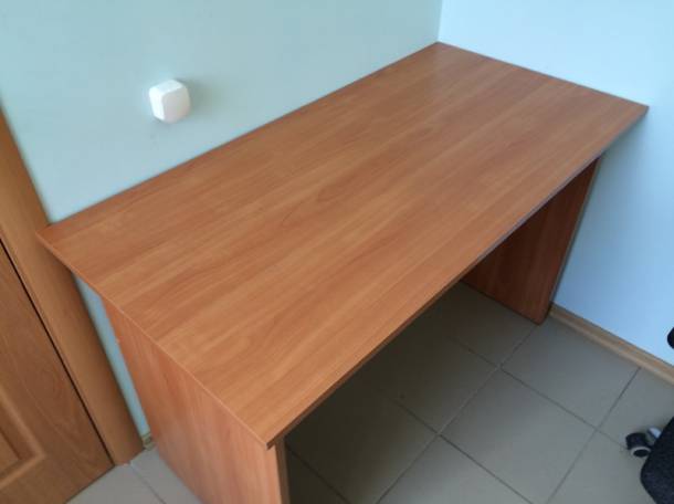 Стол компьютерный. 120см х 60см. Почти новый. 450тыс , фотография 3