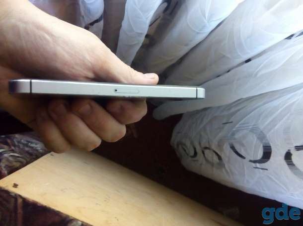 Продам iPhone 5s Состояние 7/10. Комплект кабель, кубик, коробка, Есть потёртости, они на фото. Экран оригинал. Без пяте, фотография 2