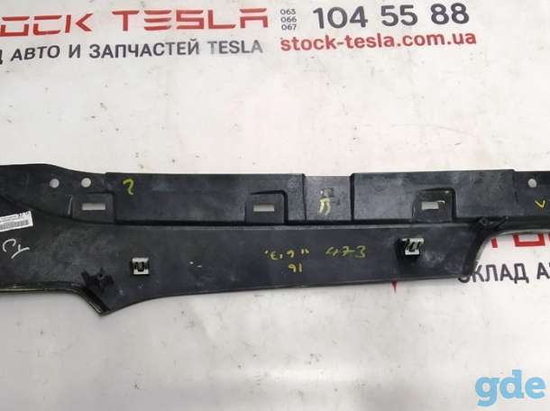 Зап. части для авто Tesla. Декоративная накладка центр. панели пасс. OBECHE GLOSS VERTICAL (с повреж.) Tesla model S 100, фотография 3