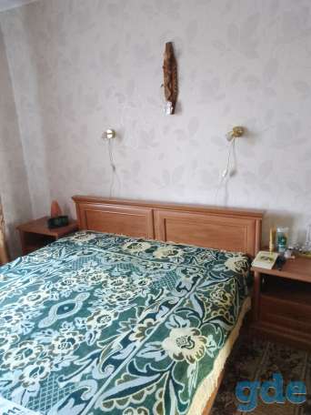 Кровать с матрасом и тумбами, фотография 1