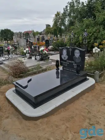 Памятники 