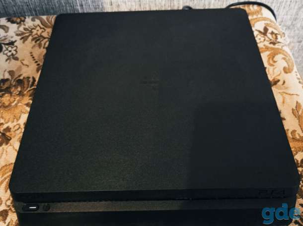 PS4 1 терабайт, 2 геймпада, 5 игровых дисков, фотография 1