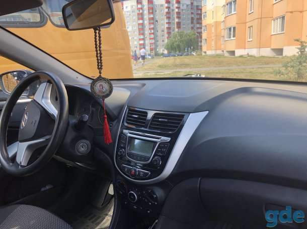 Автомобиль Hyundai Solaris, фотография 2