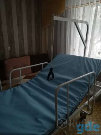Медицинская кровать с матрасом против пролежней и средствами для ухода за лежачимбольным, фотография 1