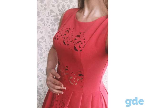 Вечернее малиновое платье, фотография 3