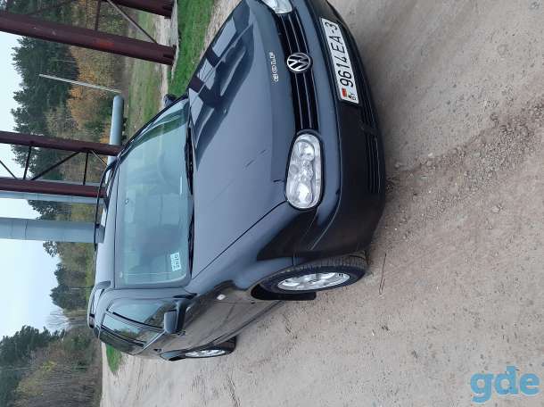 Автомобиль Volkswagen Golf IV, фотография 9