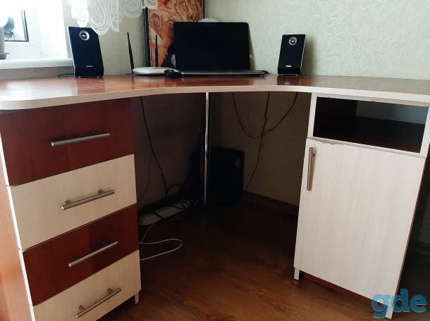 Продам угловой письменный стол, фотография 1