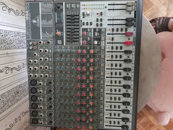 Микшерный пульт Беринджер  xenyx 1832, фотография 2