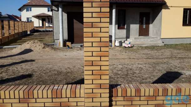 Заборы из колотого камня , клинкера, кирпича, бетона, фотография 8