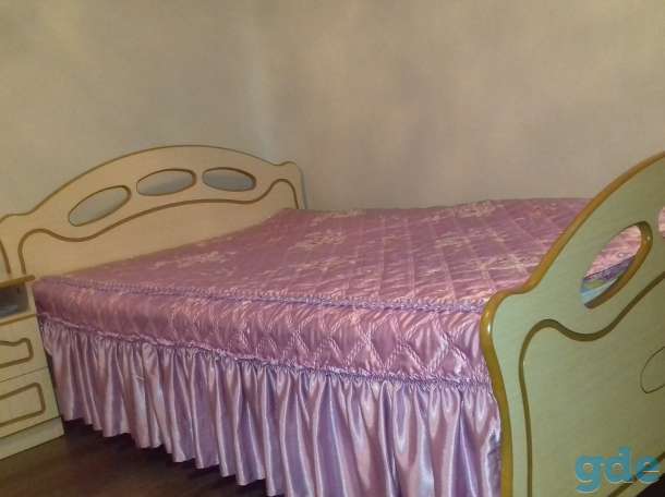 Продам кровать, матрас и тумбу, фотография 1