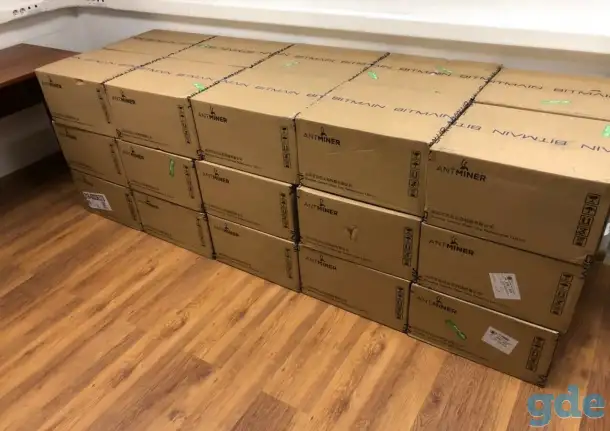 Bitmain Antminer S19 Pro - 110 TH/s, фотография 1