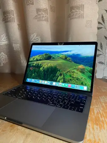 MacBook Pro 13 дюйм., 2018Touch Bar.Серый космос, фотография 1