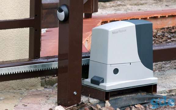 Привод для откатных ворот до 600 кг ROBUS600, фотография 1