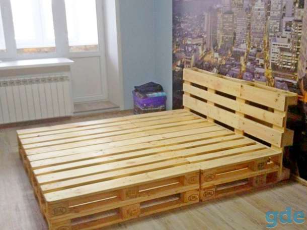 Кровать из поддонов для спальни, фотография 1