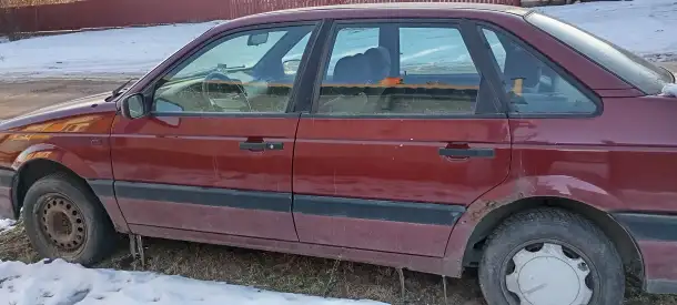 Продаётся автомобиль Фольксваген Пассат B-3.1988 года выпуска.Есть два парога к авто и две арки.Новый аккумулятор.700у.е, фотография 3